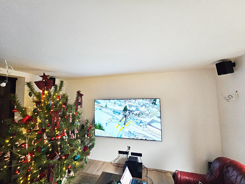 SD 402 a SUB 802A v obývacím pokoji